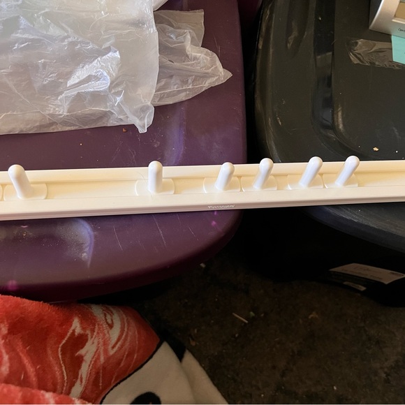 Vintage Tupperware paper towel holder and set of 2 vintage utensil holders - Picture 7 of 7